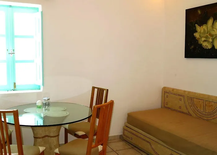 Museum Wellness 4* Oia (Santorini)