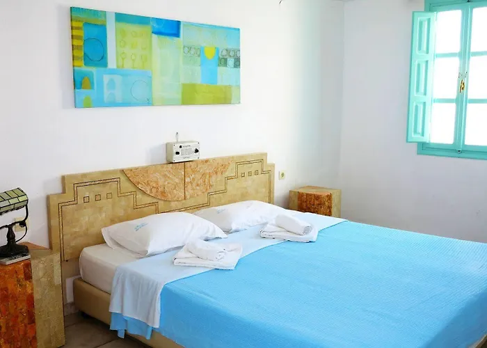 Museum Wellness 4* Oia (Santorini)